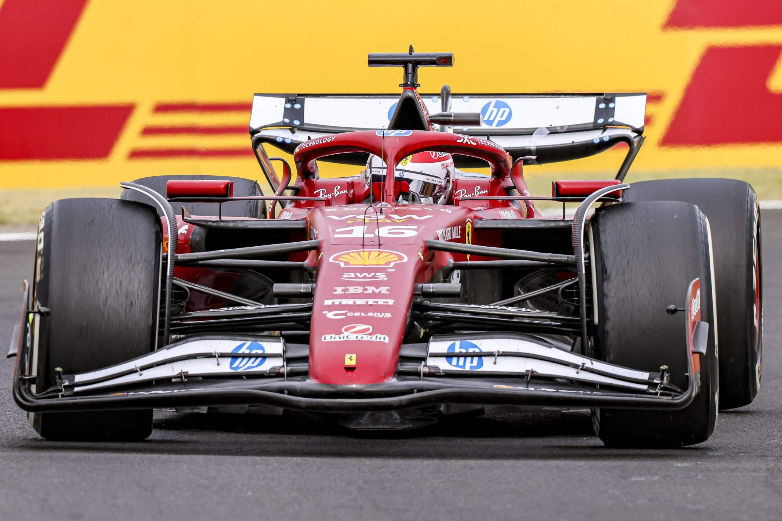 阿斯顿马丁完胜哈斯车队，勒克莱尔高光表现