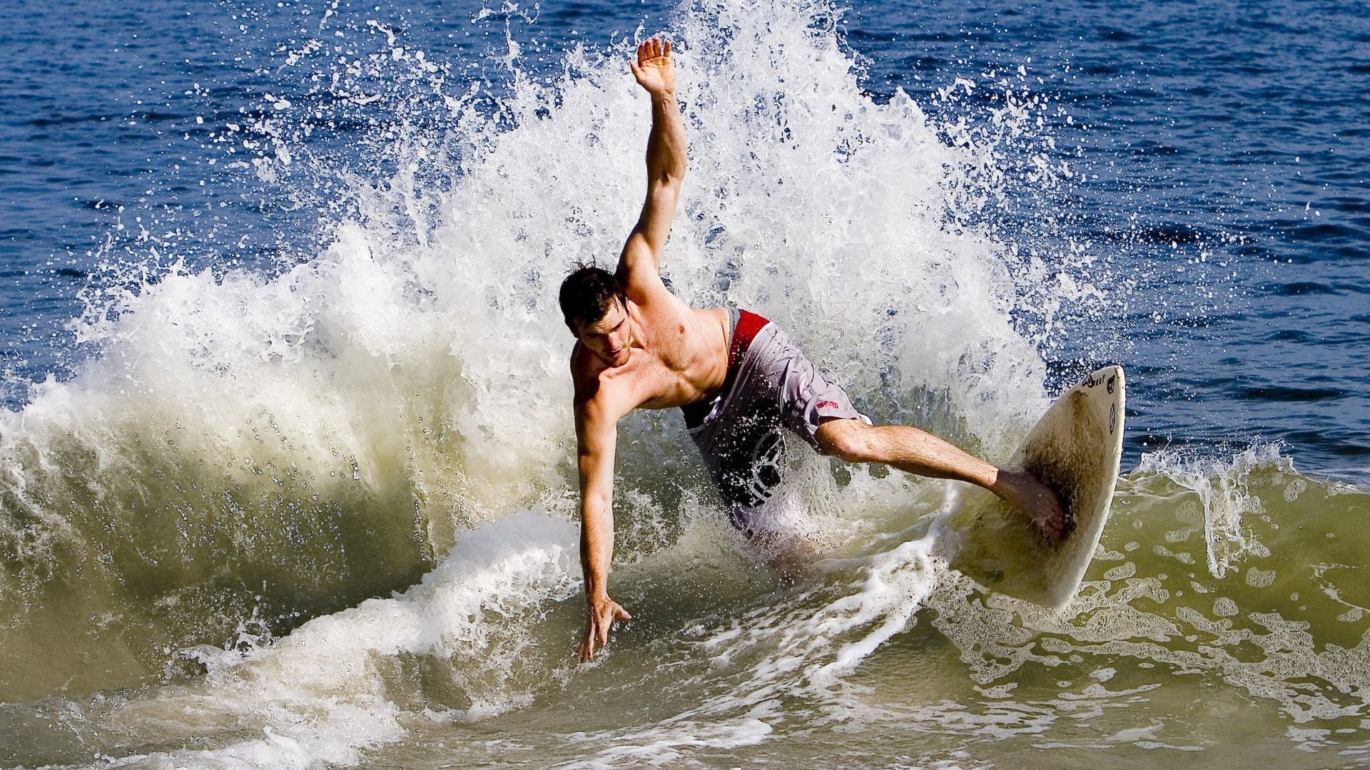 卢卡库爆发与厄瓜多尔的压哨奇迹，当个人英雄主义遇上集体坚韧