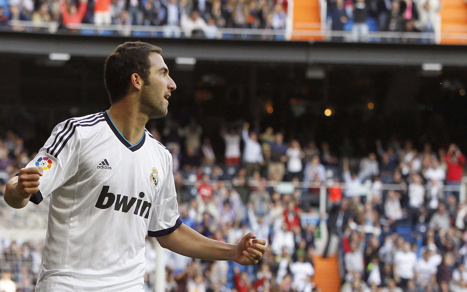 英格拉姆单节狂飙定胜局，广厦团队篮球撕碎爵士防线