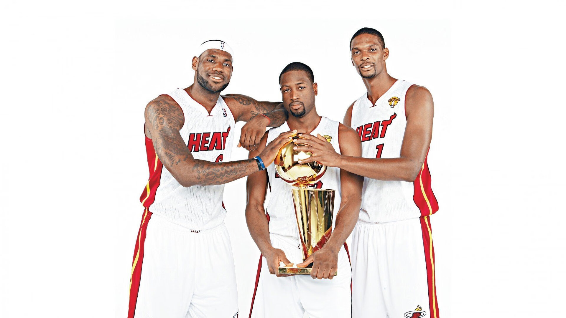 波斯铁骑难破蓝黑城墙—阿坎吉制胜头球助国米险胜伊朗明星联队