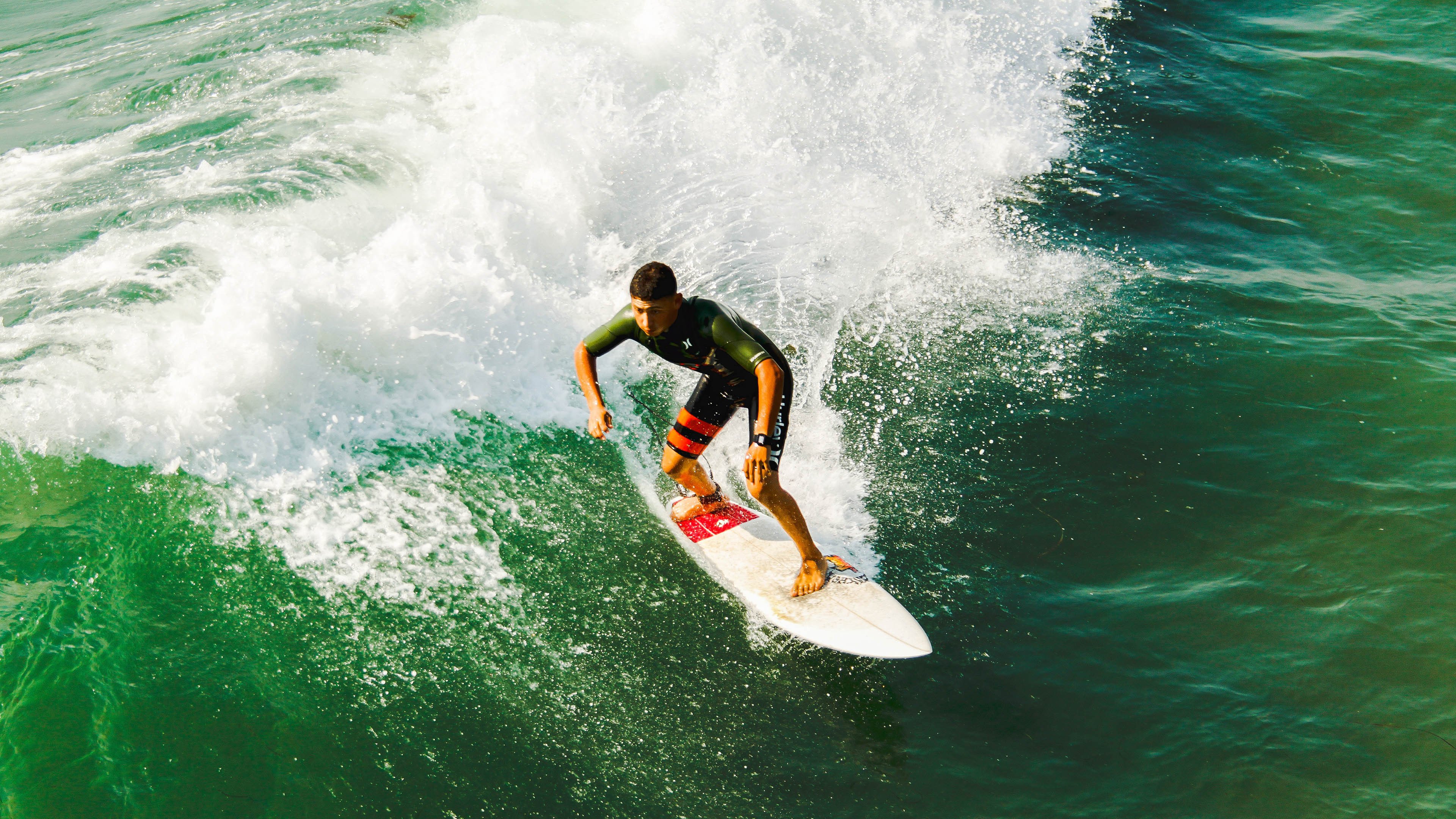 佩雷兹领航，梅赛德斯策略与速度双线完胜索伯
